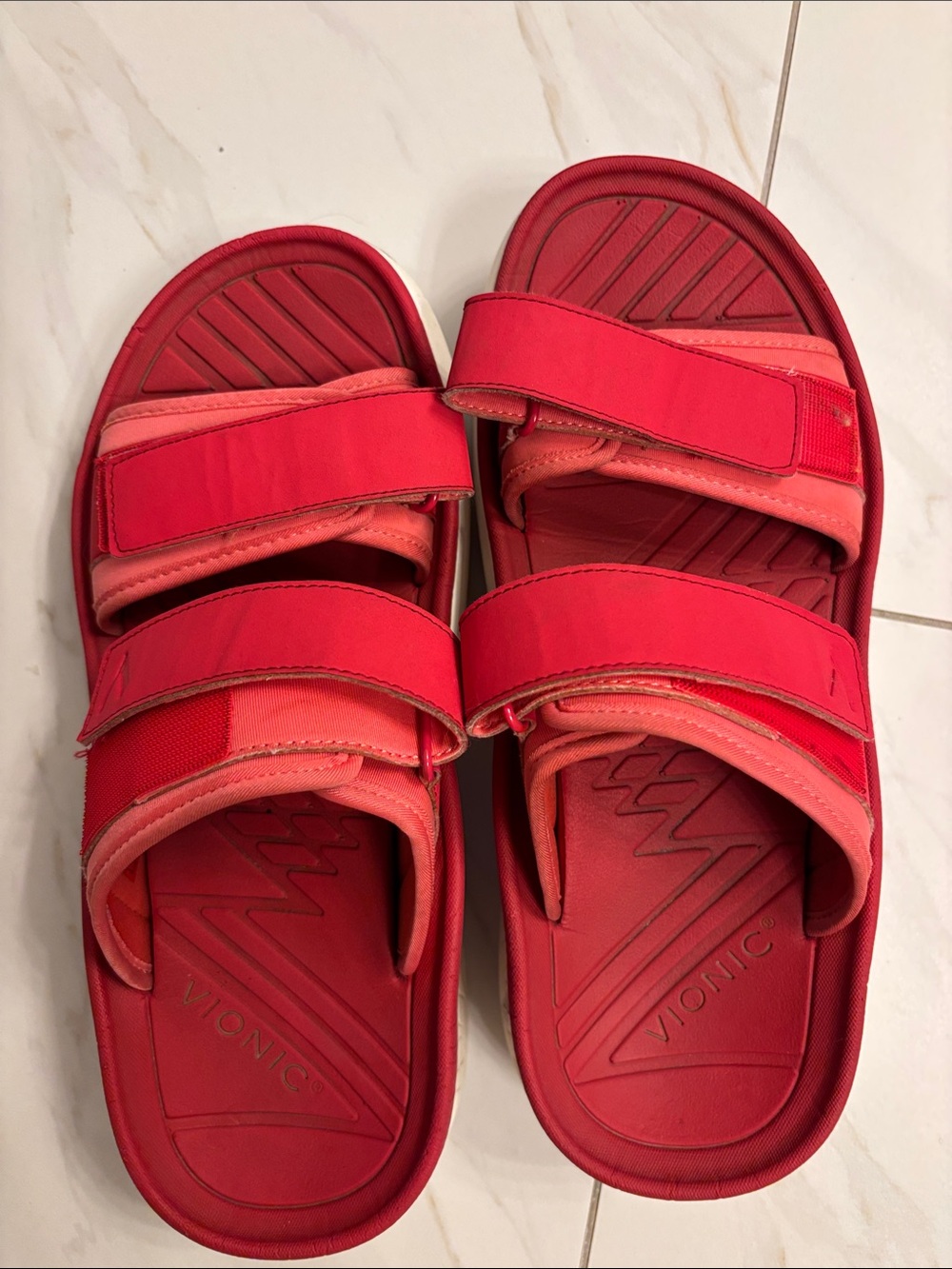 Vionic Size 11 Adjustable Recovery Slides